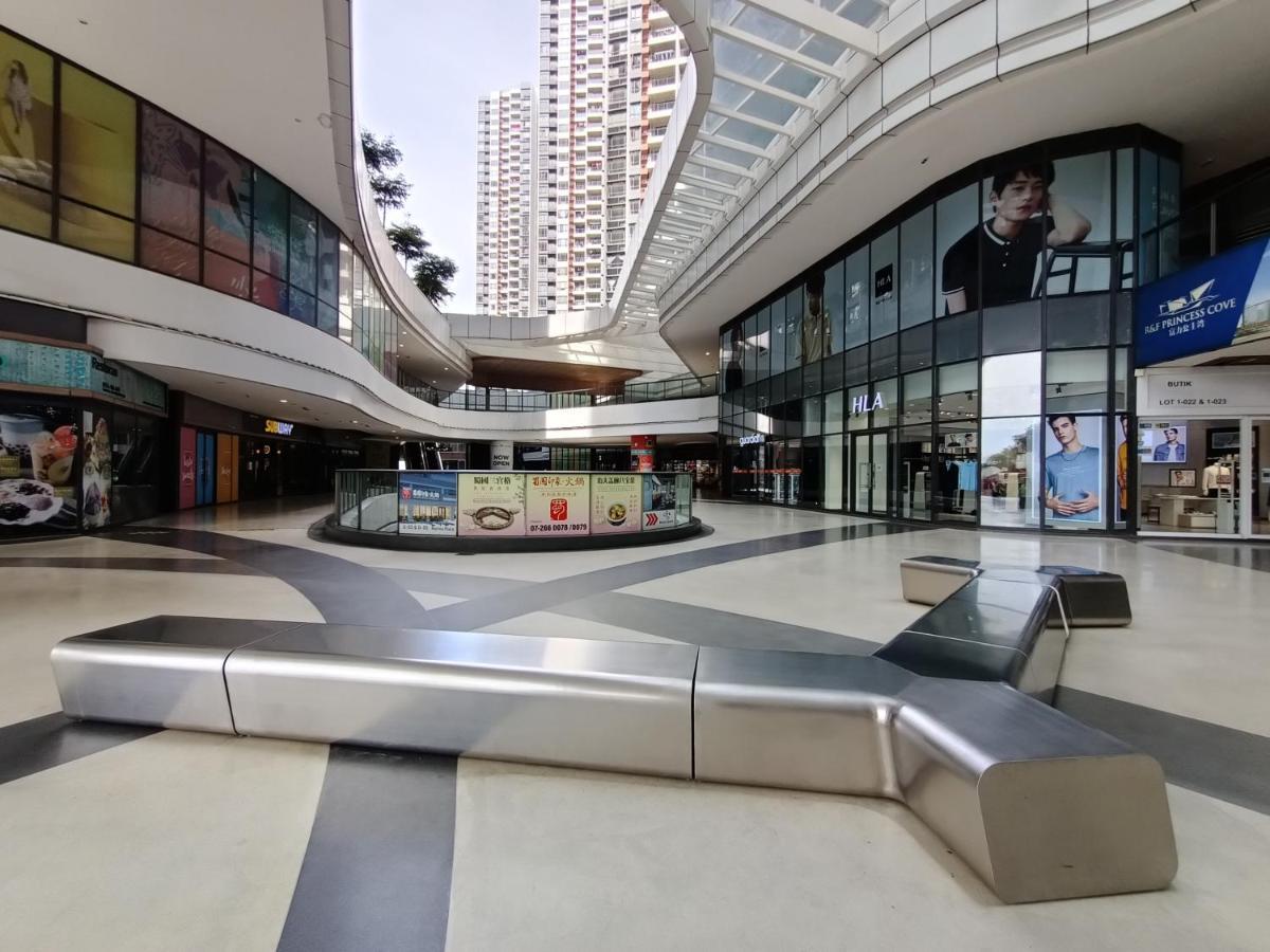 R&F Princess Cove Premium Homestay Famaily Johor Bahru Exterior photo
